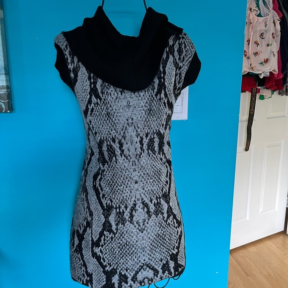 Long cowl neck sweater - Picture 3 of 3